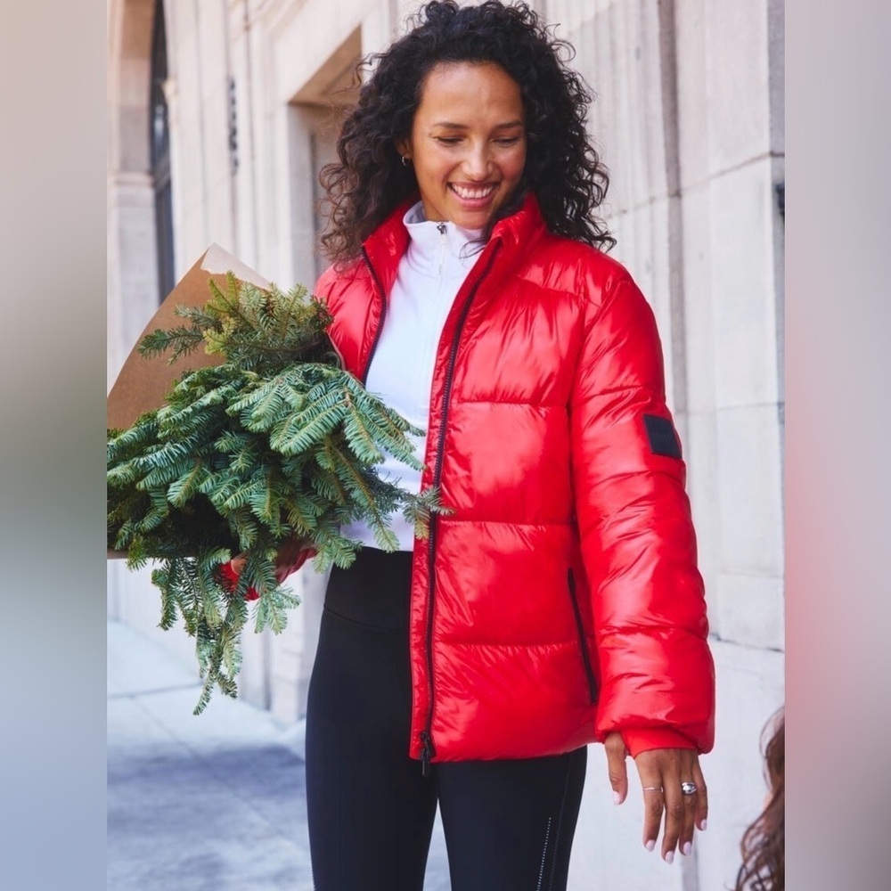 NWT Athleta Stratus Puffer Cardinal Sheen Jacket Sz Medium. (#768238)